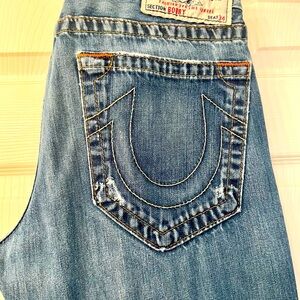 Excellent condition TRUE RELIGION men’s jeans!! The classic vintage!!